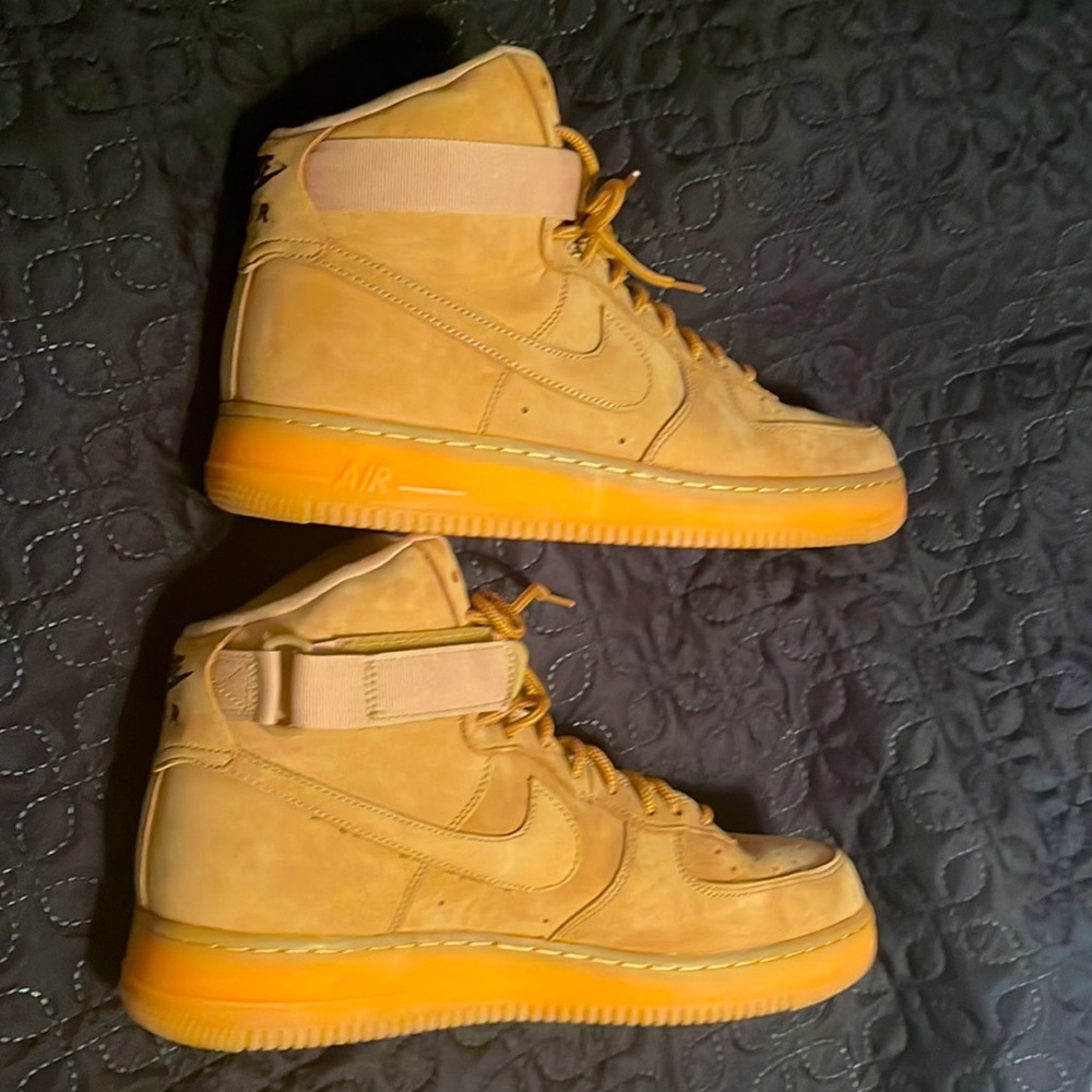 Air Force 1 brown pristine condition size11.5